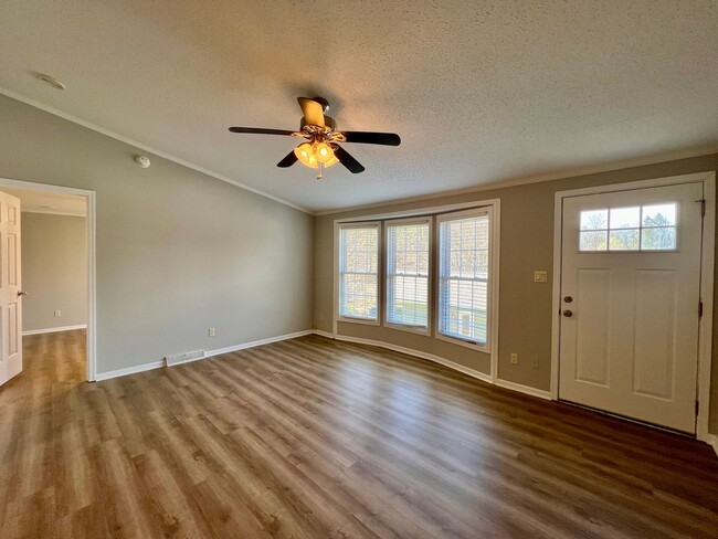 Foto del edificio - 3-Bed, 2-Bath home in N. Asheville!
