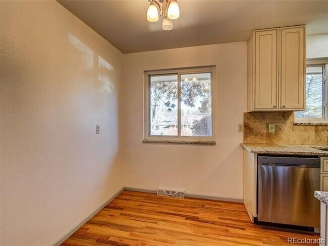 Building Photo - Updated 3br 2ba home close to parks, RTA, ...
