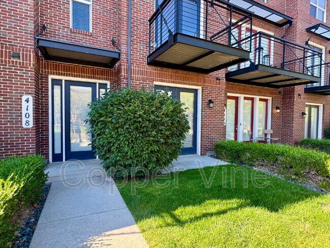 Foto del edificio - 4108 W 118th Pl