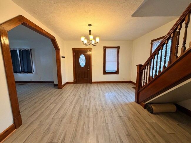 Building Photo - 5639 Greenfield Ave