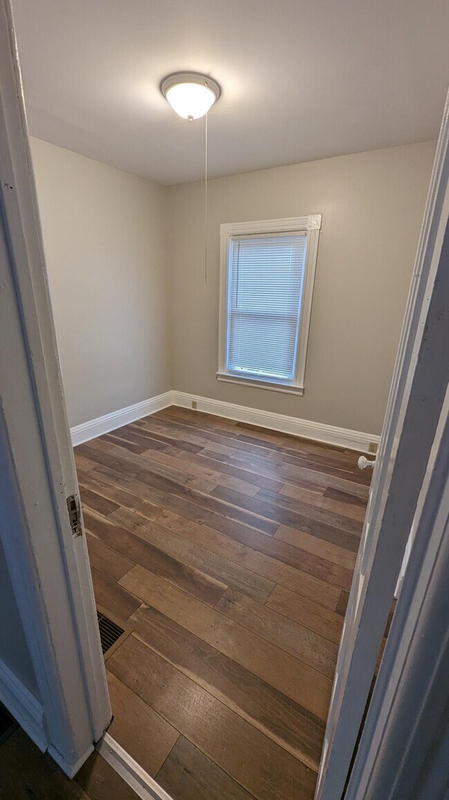 Building Photo - 915 Inman Plz