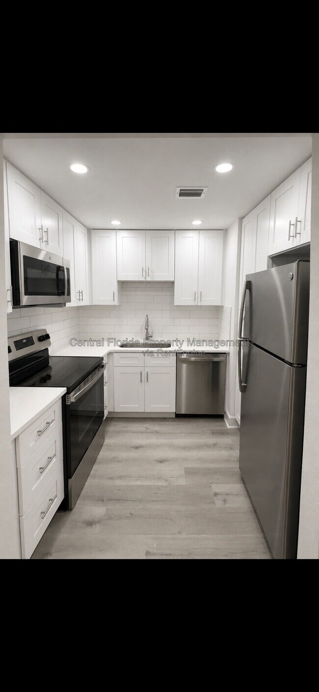 Foto del edificio - 954 N Lake Destiny Rd