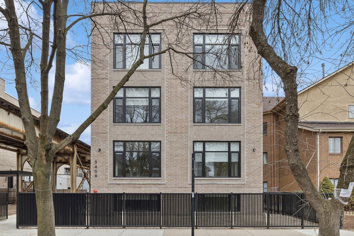 Primary Photo - 3409 N Bosworth Ave