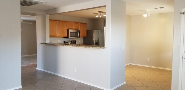 Foto del edificio - 45008 Miramar Rd