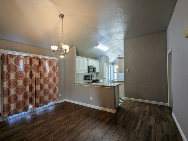 Building Photo - Well-Maintained 3 Bed Home in Edmond | Pet Friendly + Fenced Yard