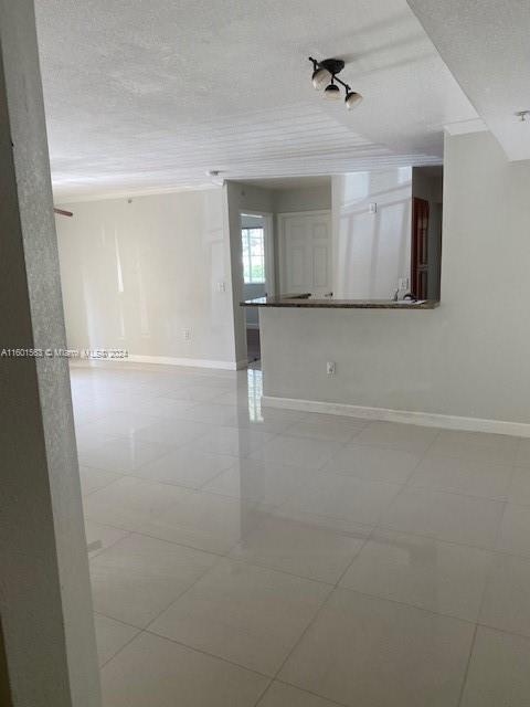 Foto del edificio - 2496 Centergate Dr