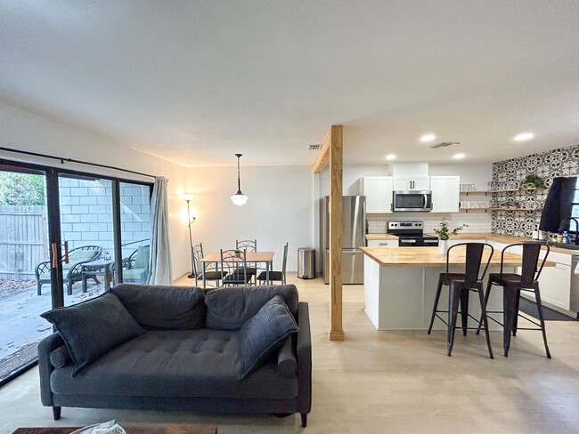 Foto del edificio - 1058 SW 6th Dr