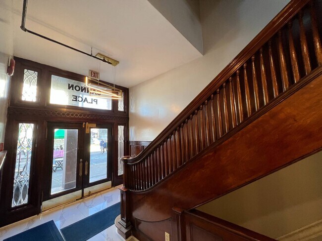 Building Photo - 5 Broadway