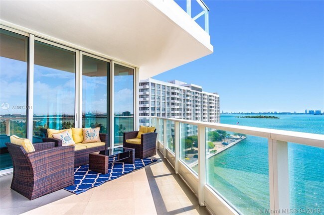 Building Photo - 2020 N Bayshore Dr