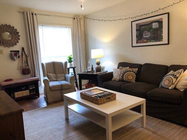 Foto del edificio - Great Location!!! Five Points, Tanyard Condominium's Available August 1st