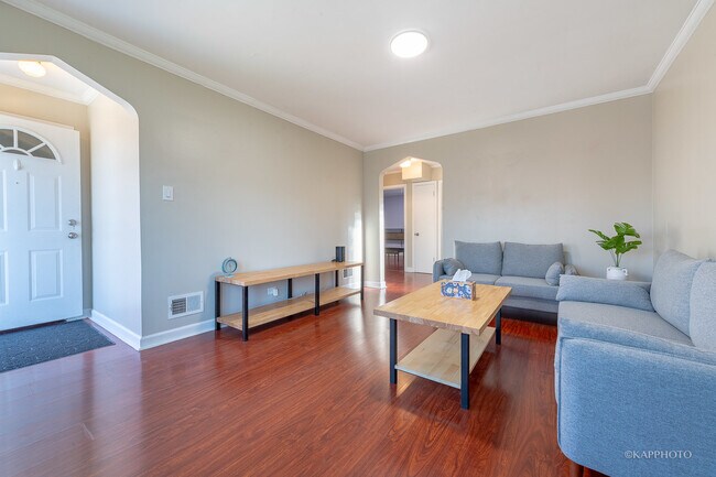 Building Photo - 6037 S Menard Ave