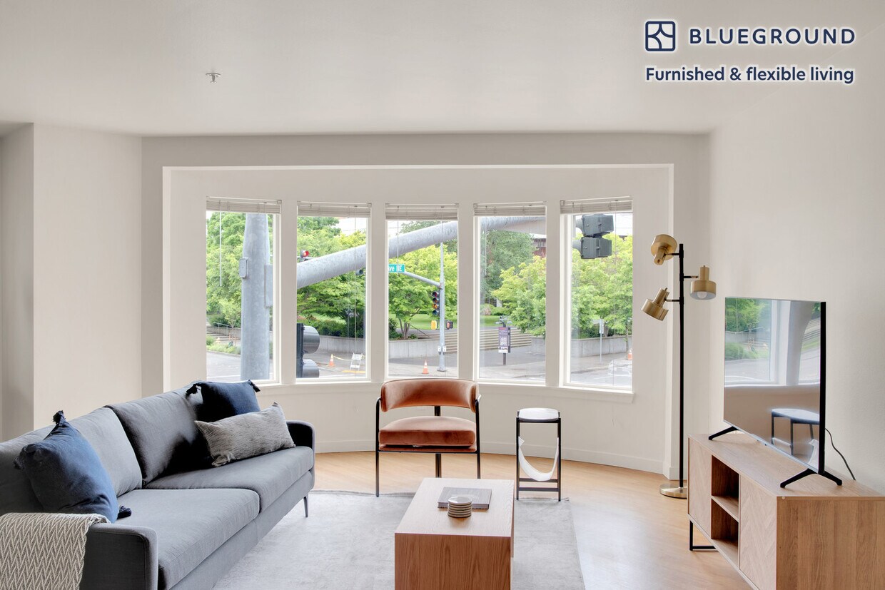 Foto principal - 938 110th Ave NE