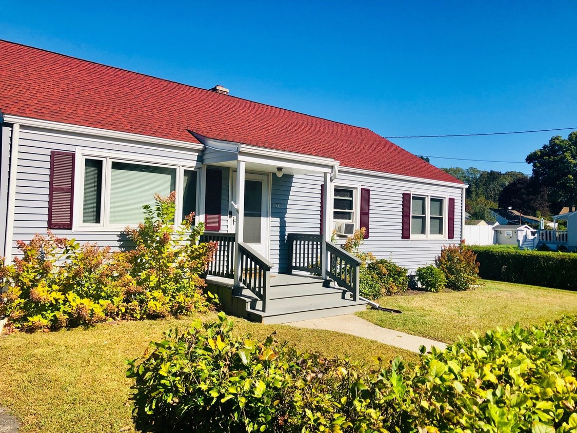 138 Crestview Dr, Bridgeport, CT 06606 House Rental in Bridgeport, CT
