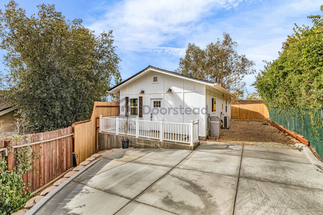 Building Photo - 5337 Los Altos Ln