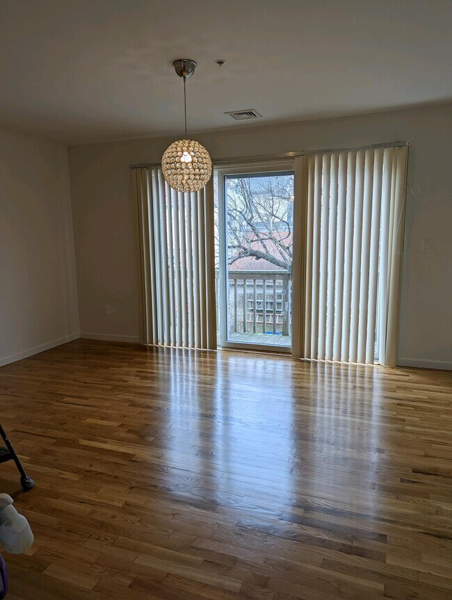 Building Photo - 100 Halstead Ave