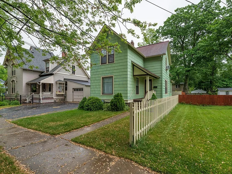 1111 Merrill St Unit 1, Kalamazoo, MI 49008 Room for Rent in