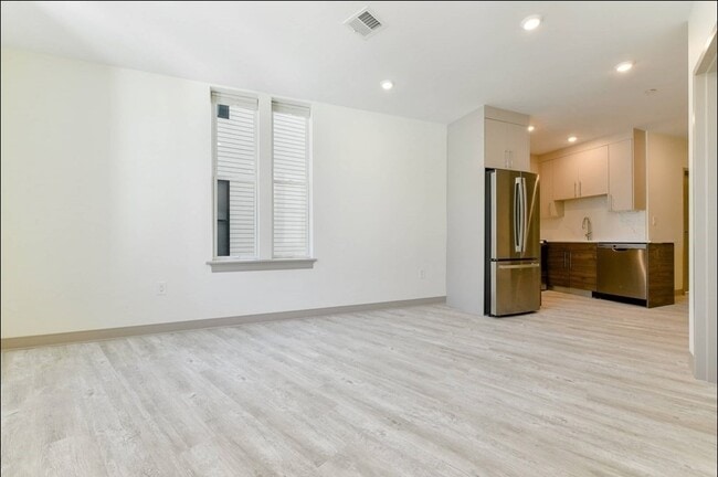 Building Photo - 400 Dorchester St