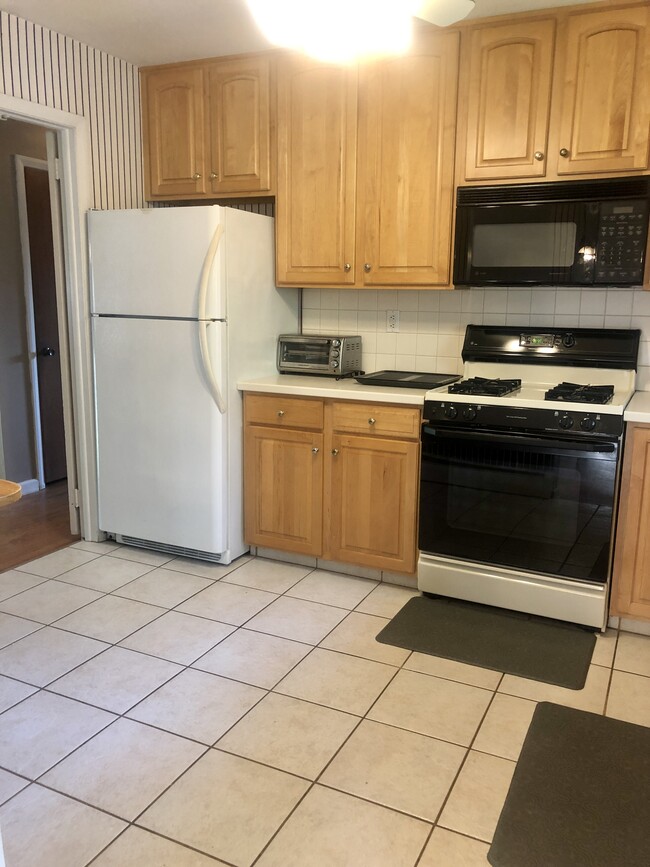 Building Photo - 18 Rockleigh Dr