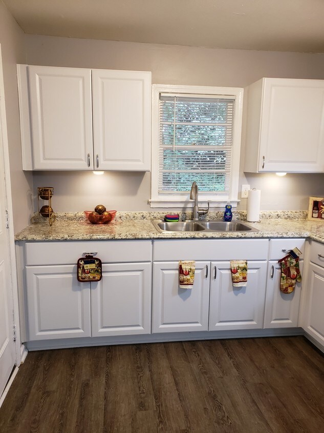 Foto principal - 7860 Scarlett Dr