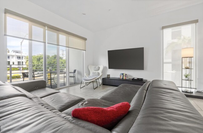 Foto del edificio - 1367 N Ocean Blvd