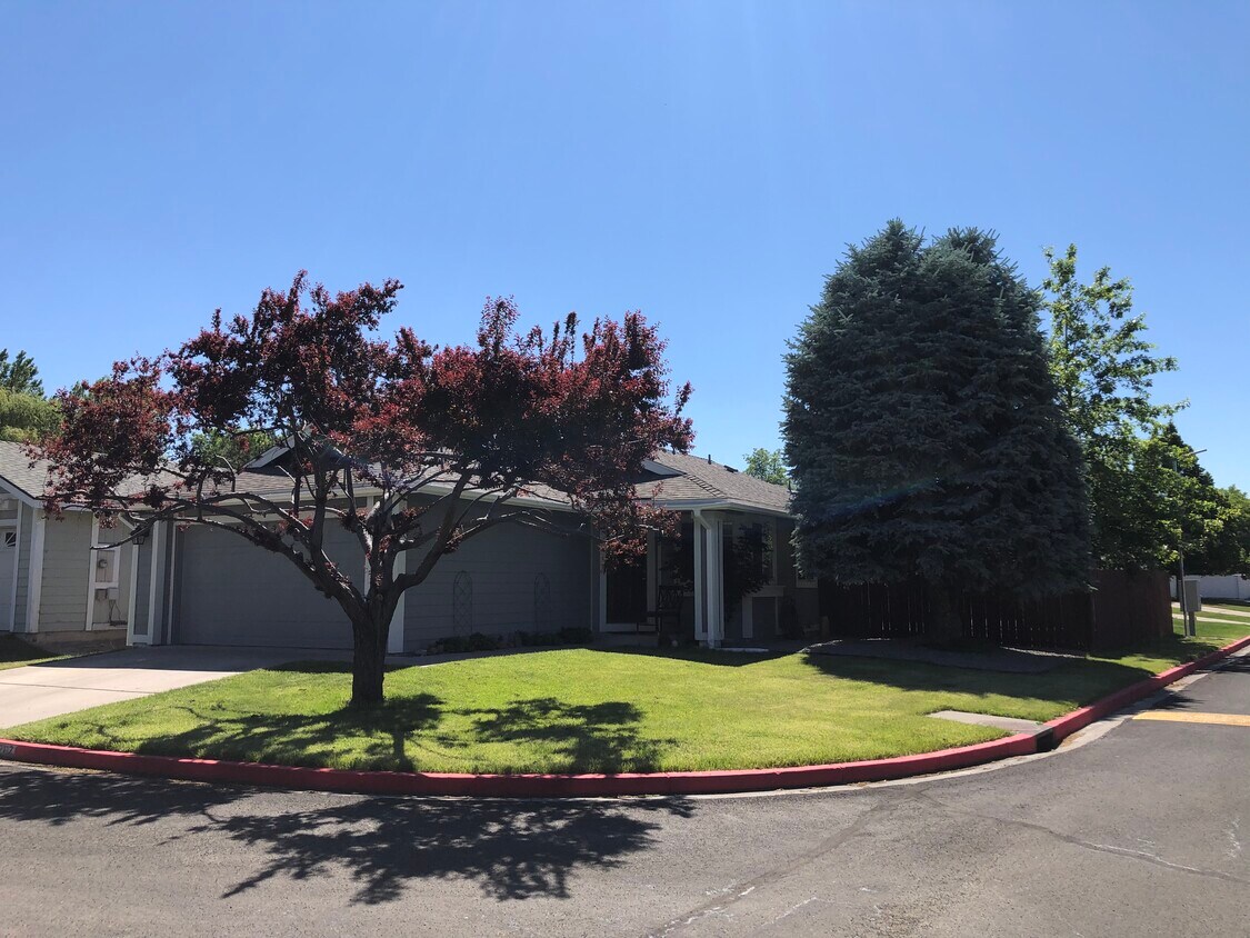Primary Photo - 7671 Barnsdale Rd