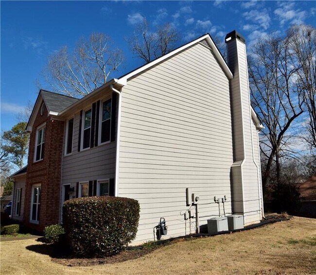 Foto del edificio - 2609 Falcon Nest Ct