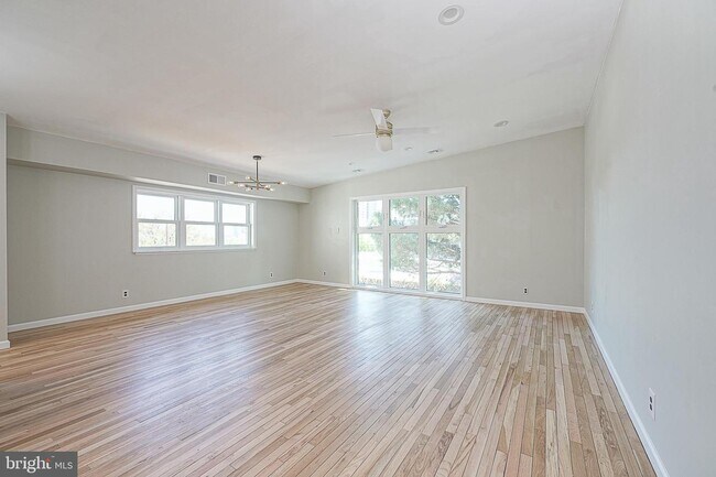 Foto del edificio - 765 S Front St