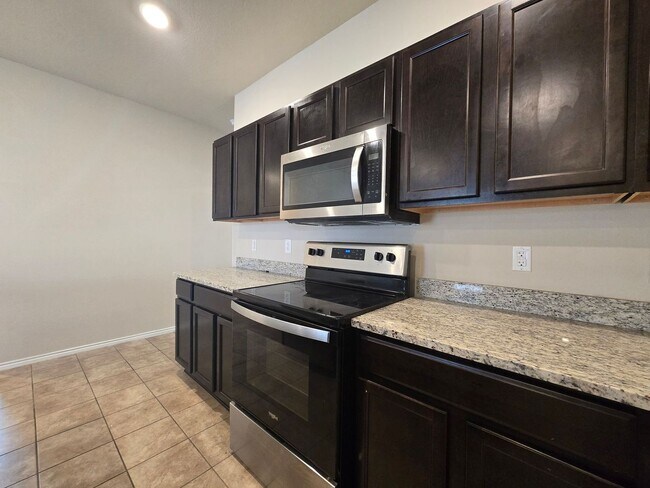 Foto del edificio - PRICE REDUCTION & NEW IN MANAGEMENT - AVAI...