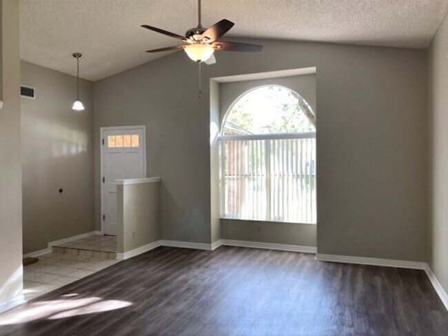 Building Photo - Beautiful 3 Bedroom Home in Ormond Beach!