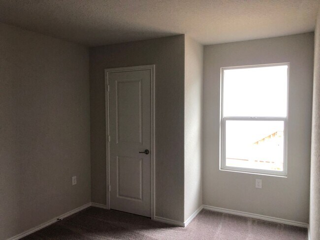 Foto del edificio - 13431-Ashworth Blvd