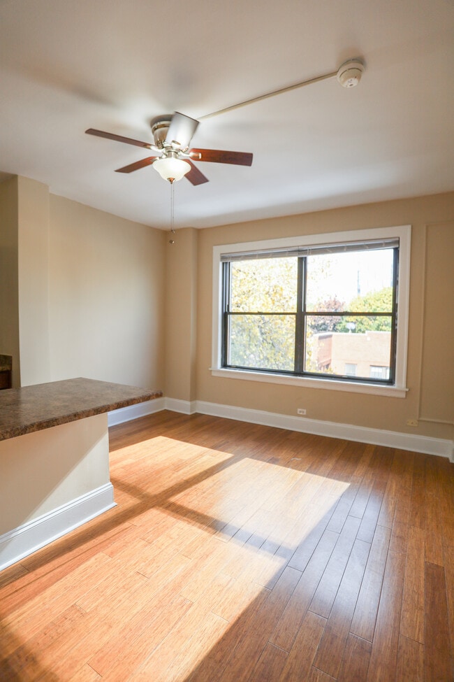 Building Photo - 5326 S Cornell Ave