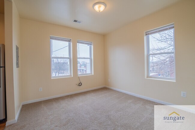 Foto del edificio - 2435 W Lafayette Ave