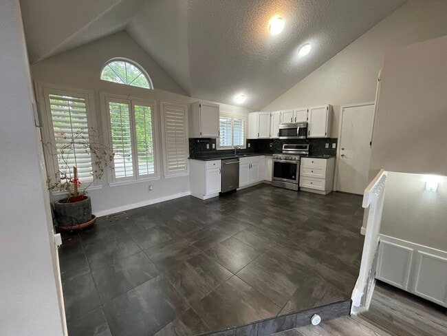 Building Photo - Move-In Ready Highlands Ranch Gem – Recently Updated 3 Bed/3 Bath