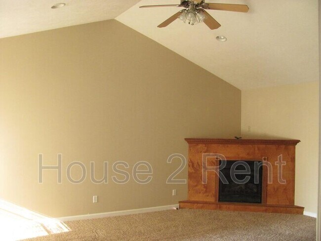 Building Photo - 805 N Washington St