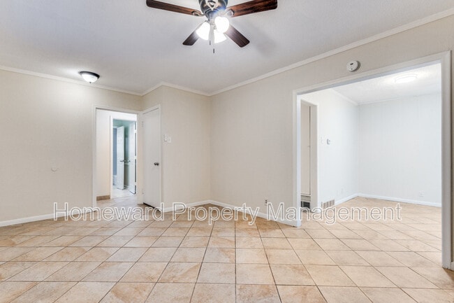 Building Photo - 1817 Oakhurst Dr