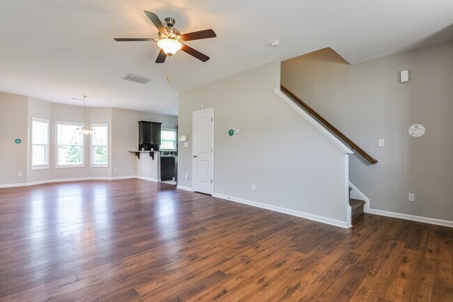 Foto del edificio - 229 Darecrest Ln