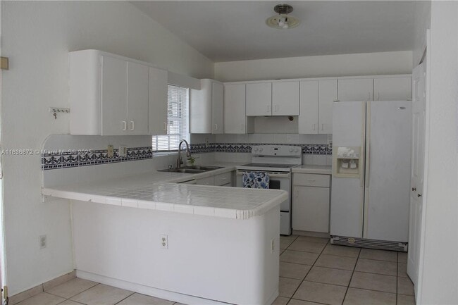 Foto del edificio - 5402 SW 144th Ct
