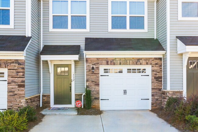 Foto del edificio - 532 Huntingdale Pl
