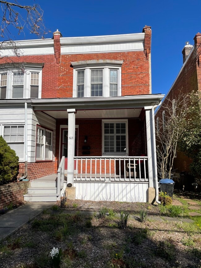 Building Photo - 303 S Olive St