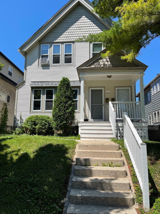 Building Photo - 3235 S Indiana Ave