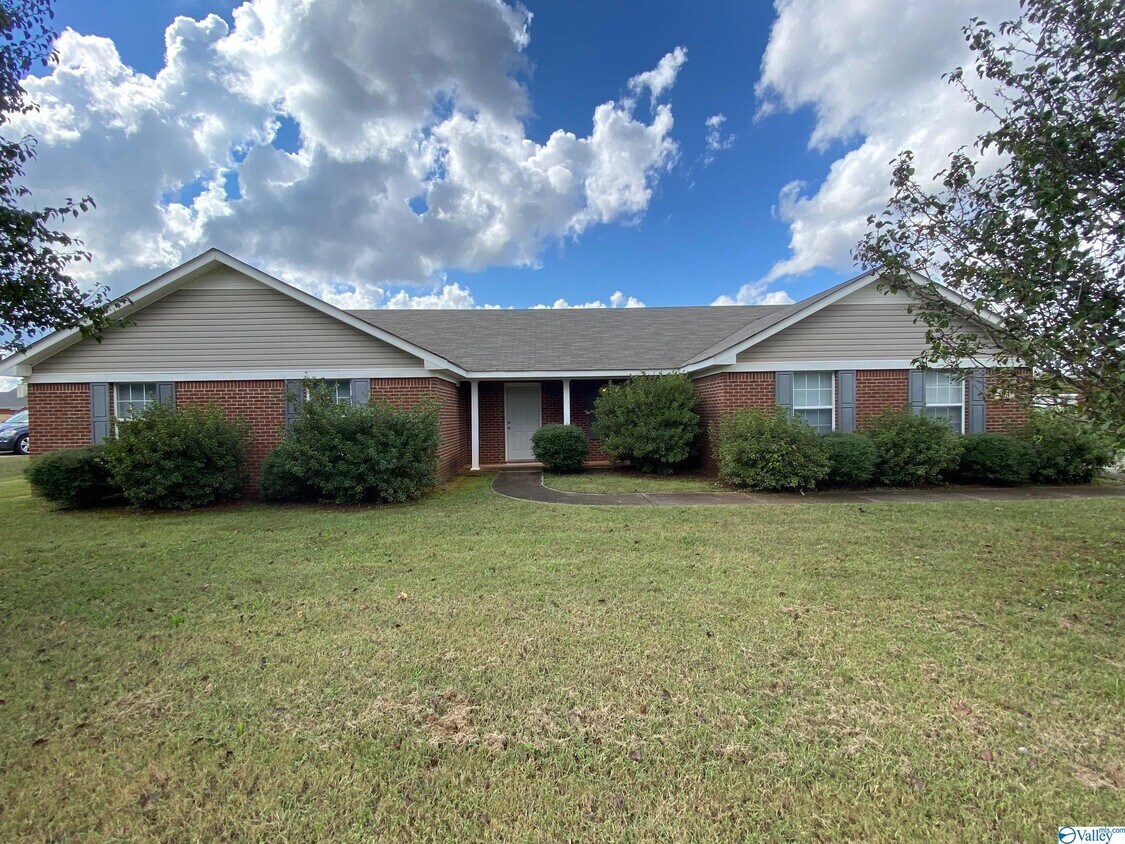 Primary Photo - 114 Beaconsfield Dr