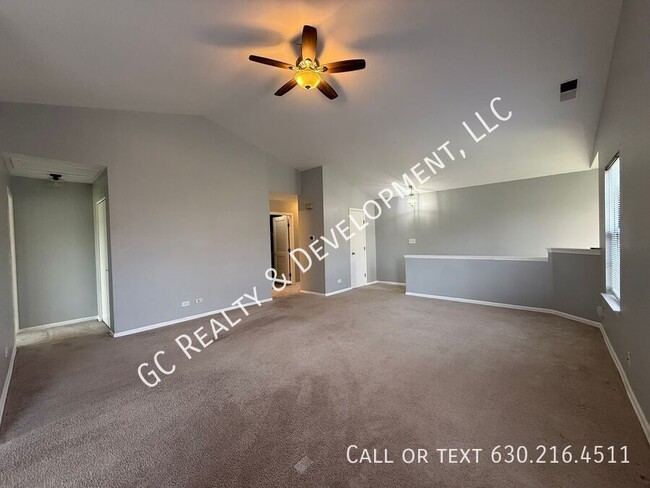 Building Photo - 671 W Streamwood Blvd