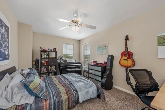 Foto del edificio - AUGUST 2026 PRE-LEASE!! COME TOUR THIS AMAZING 4 bed, 4 bath Home!!