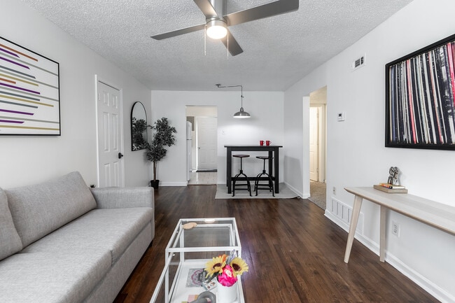 Building Photo - Eleven60