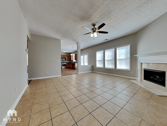 Building Photo - 2250 Village Green Dr
