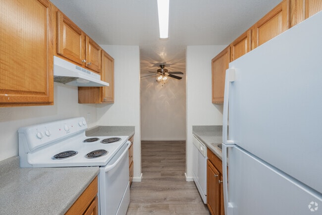 2BR, 1BA - 850SF - Kitchen - Veranda Green Apartments