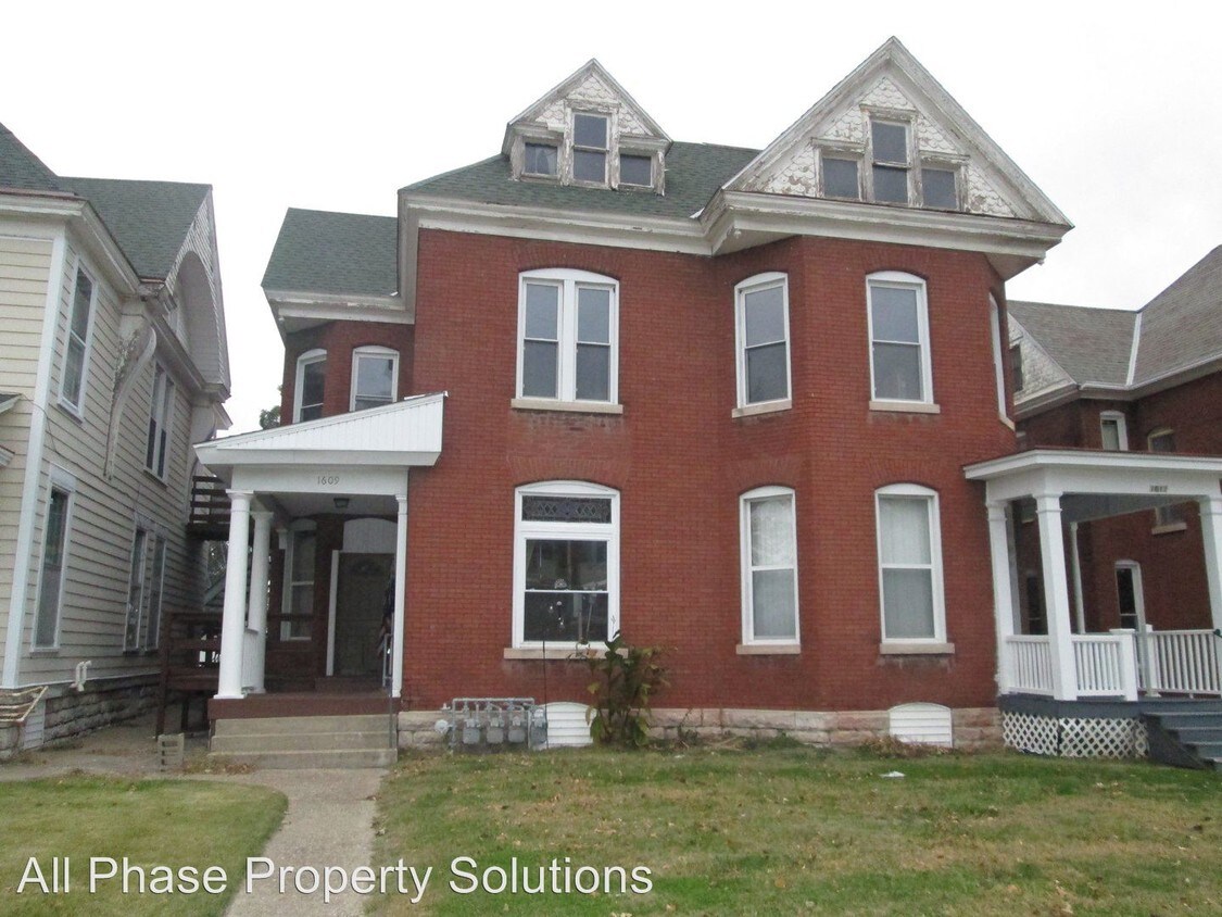 Primary Photo - 1609-1611 Broadway St