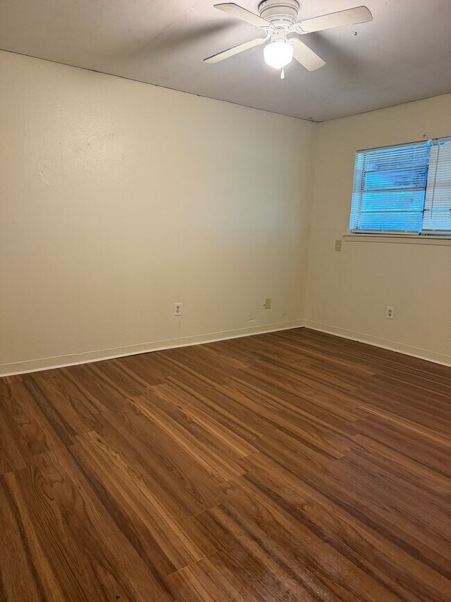 Foto del edificio - 5213 Ellison St