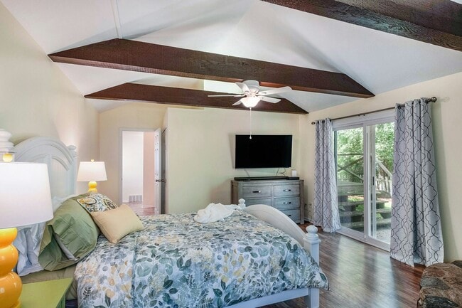 Photo - 1393 Harpst St House