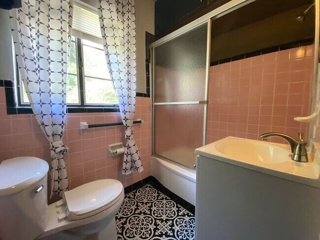 Foto del edificio - 1201 Asbury Ave